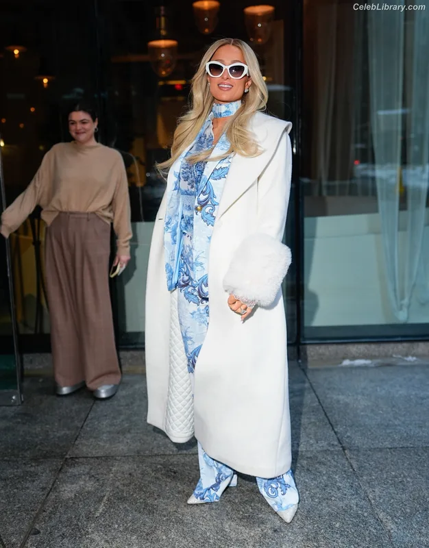 Paris Hilton photo 2 of 1045