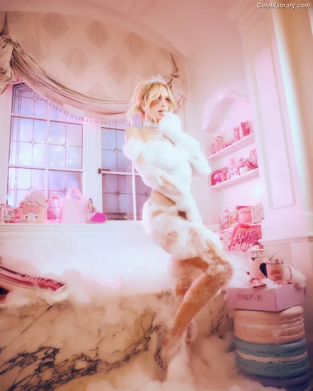Paris Hilton photo 18 of 1045