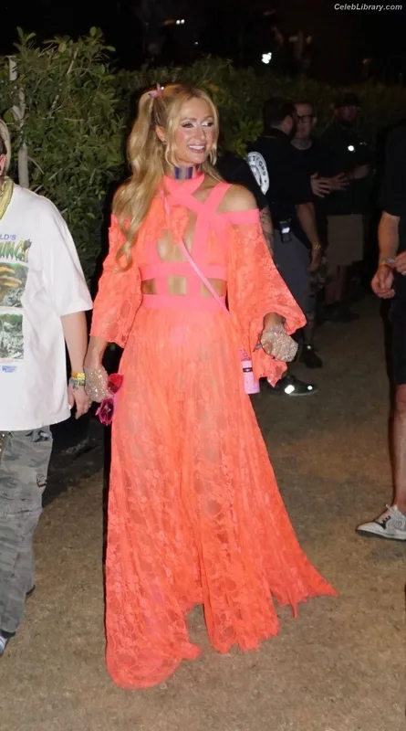 Paris Hilton photo 9 of 1045