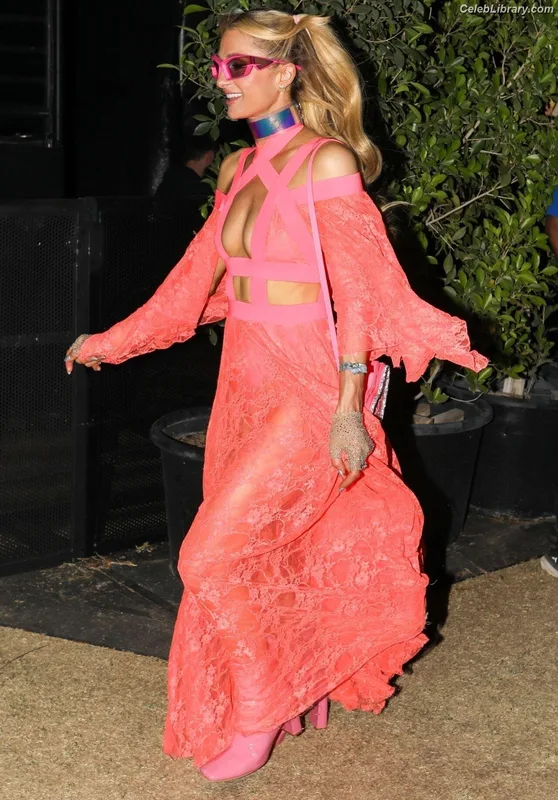 Paris Hilton photo 10 of 1045
