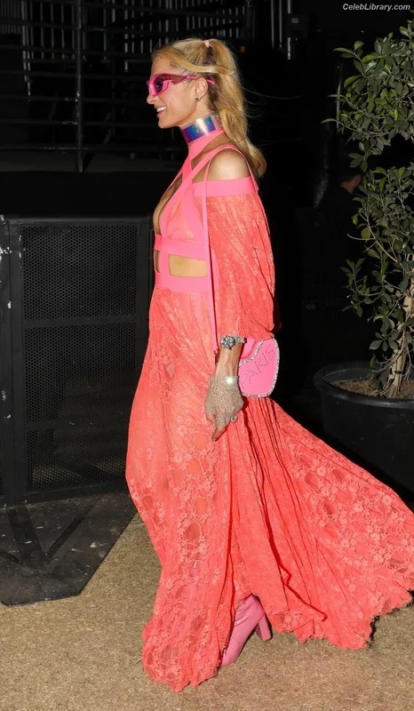 Paris Hilton photo 12 of 1045