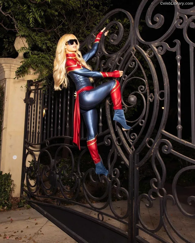 Paris Hilton photo 3 of 1045