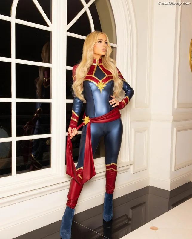 Paris Hilton photo 9 of 1045