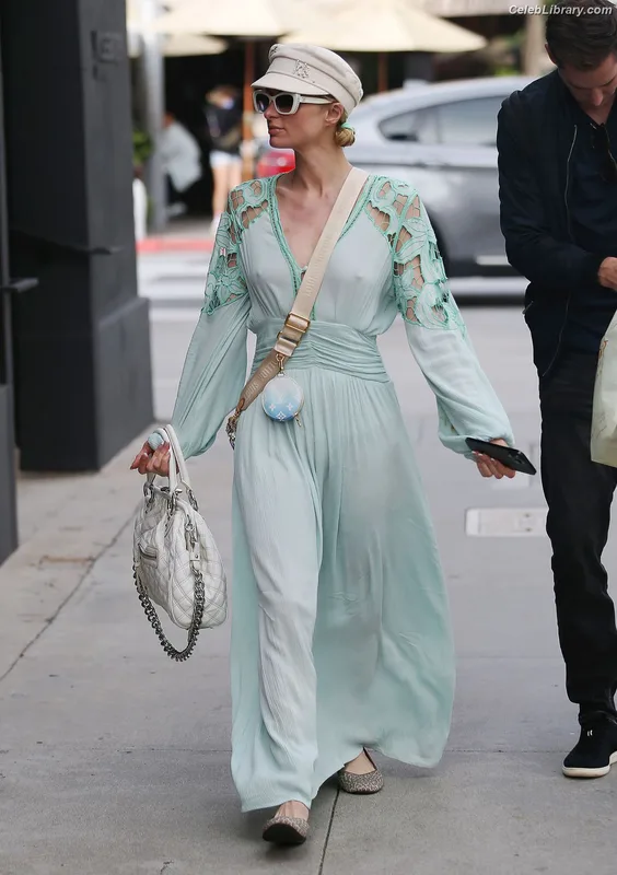 Paris Hilton photo 2 of 1045