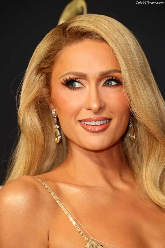 Paris Hilton photo 5 of 1045