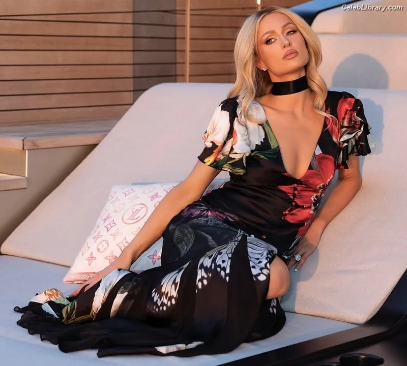 Paris Hilton photo 6 of 1045