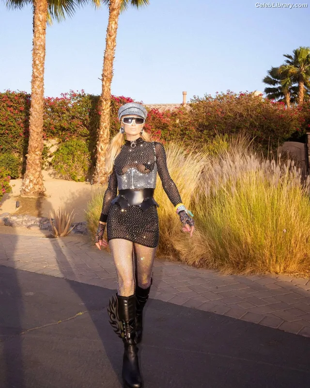 Paris Hilton photo 9 of 1045