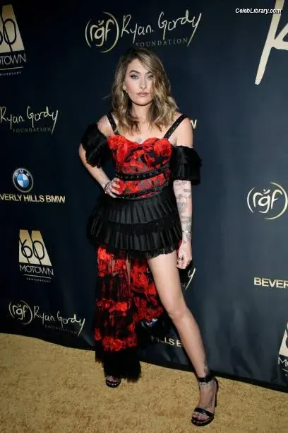 Paris Jackson photo 5 of 845