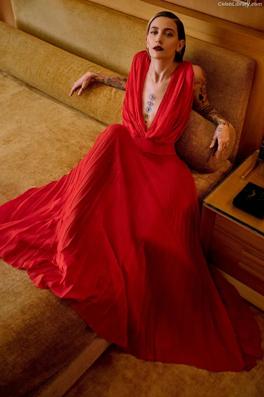 Paris Jackson photo 1 of 845