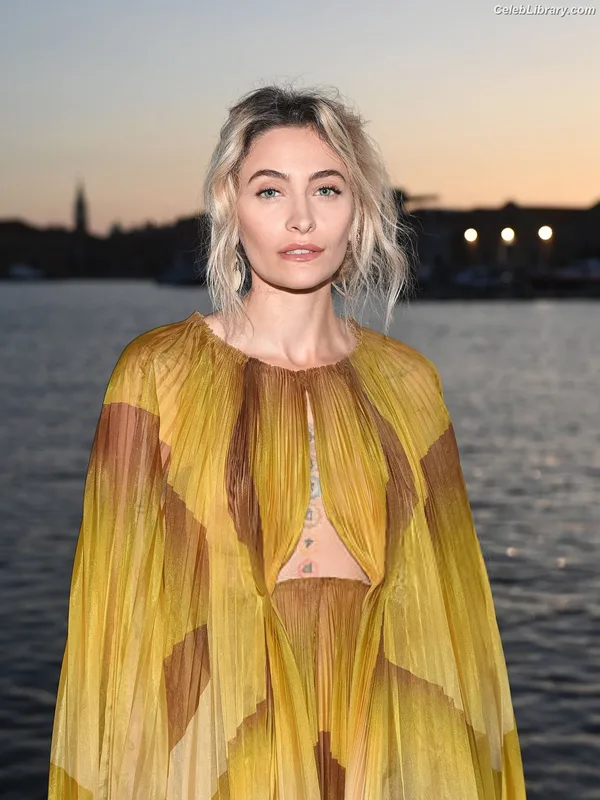 Paris Jackson photo 13 of 845