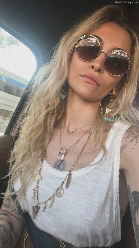 Paris Jackson photo 1 of 845