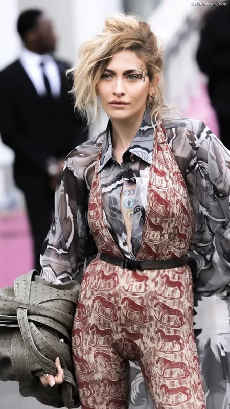 Paris Jackson photo 4 of 845