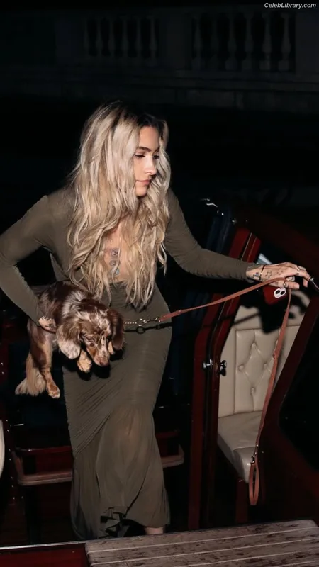 Paris Jackson photo 7 of 845