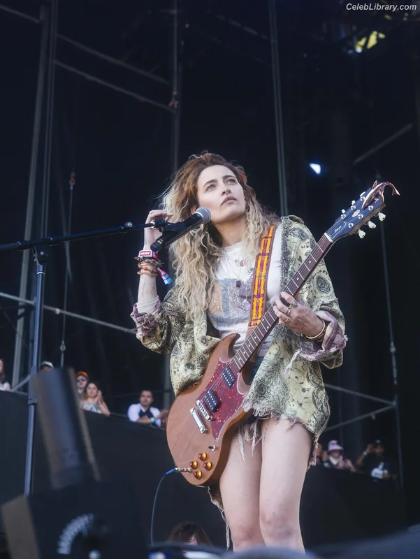 Paris Jackson photo 8 of 845