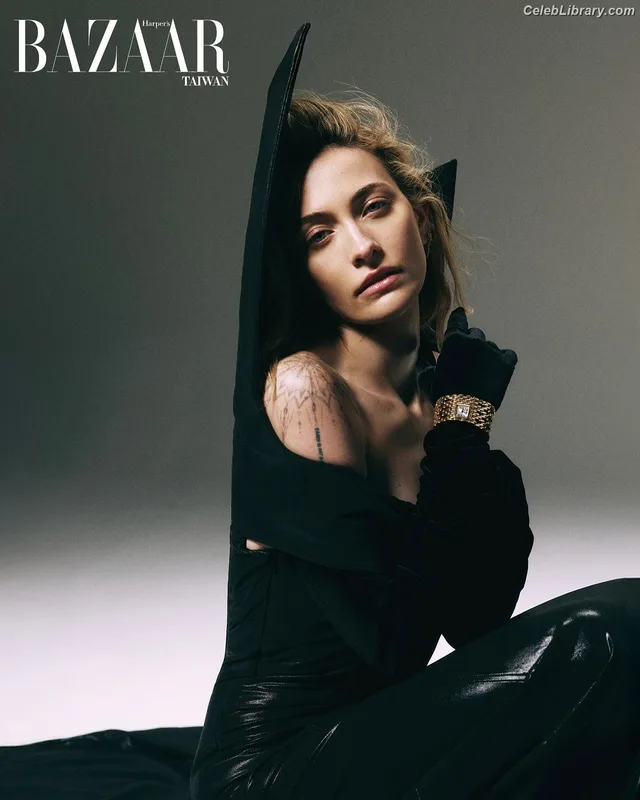 Paris Jackson photo 9 of 845