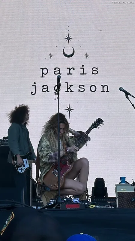 Paris Jackson photo 12 of 845