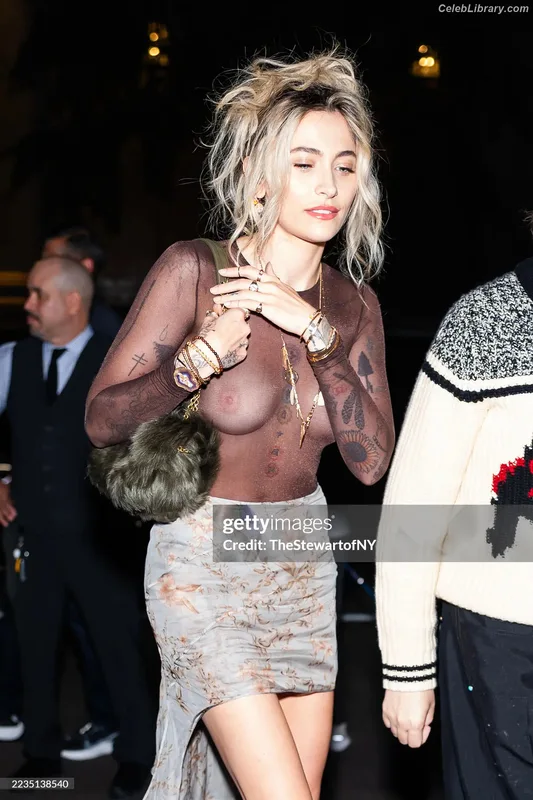 Paris Jackson photo 8 of 845