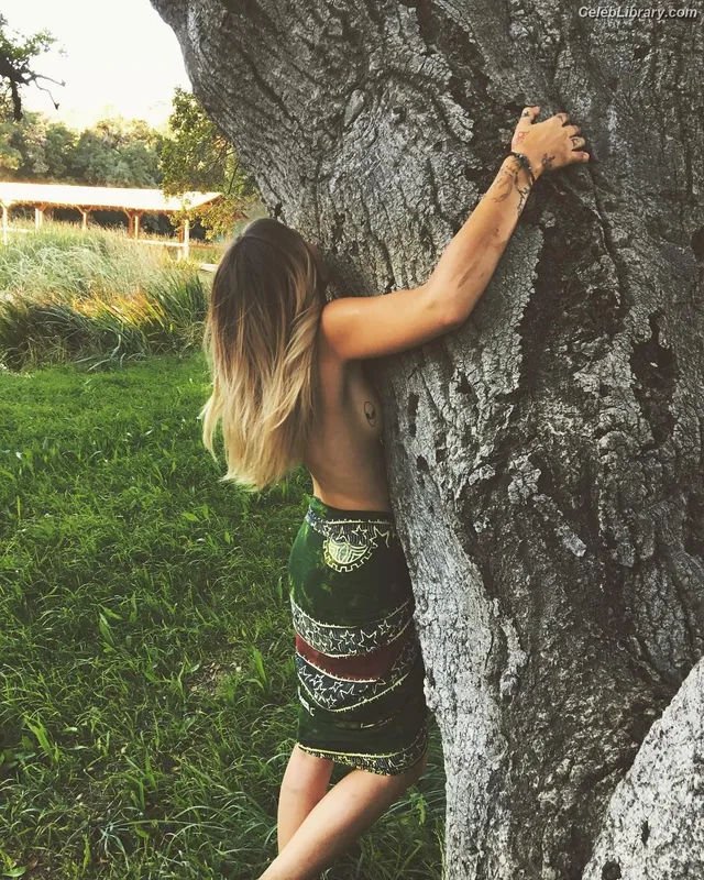 Paris Jackson photo 23 of 845