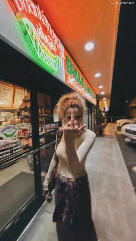 Paris Jackson photo 3 of 845