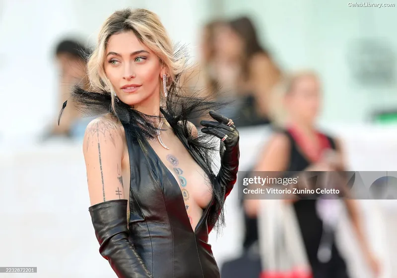 Paris Jackson photo 6 of 845