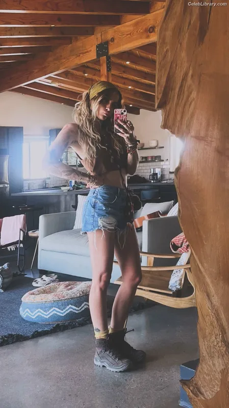 Paris Jackson photo 14 of 845