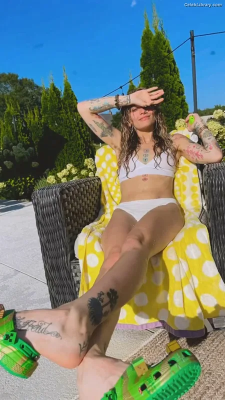 Paris Jackson photo 4 of 845