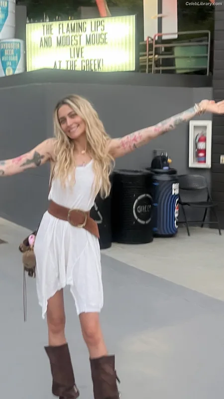 Paris Jackson photo 3 of 845