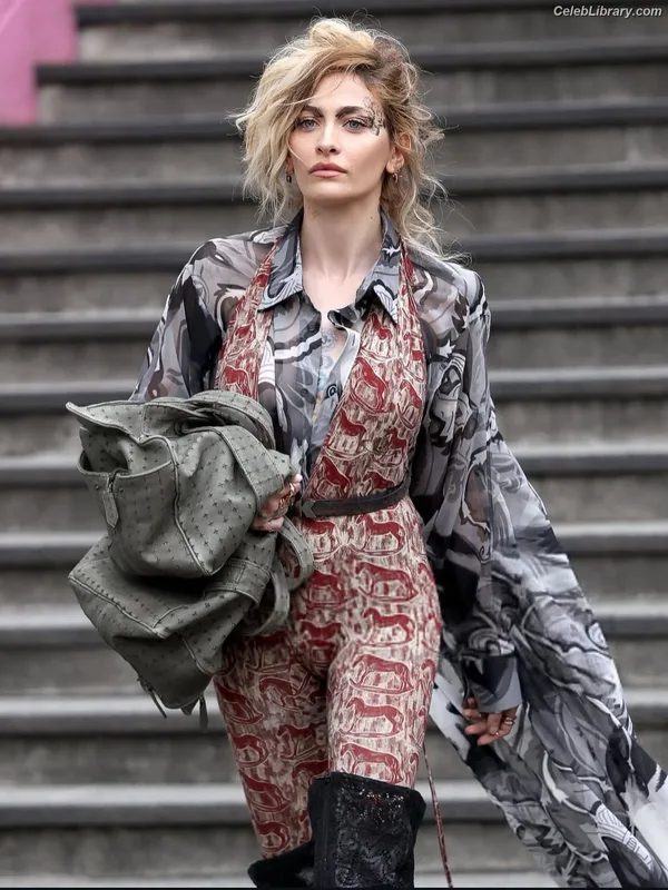 Paris Jackson photo 5 of 845