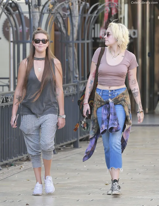Paris Jackson photo 8 of 845