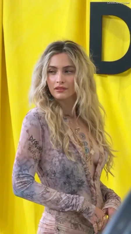 Paris Jackson photo 13 of 845