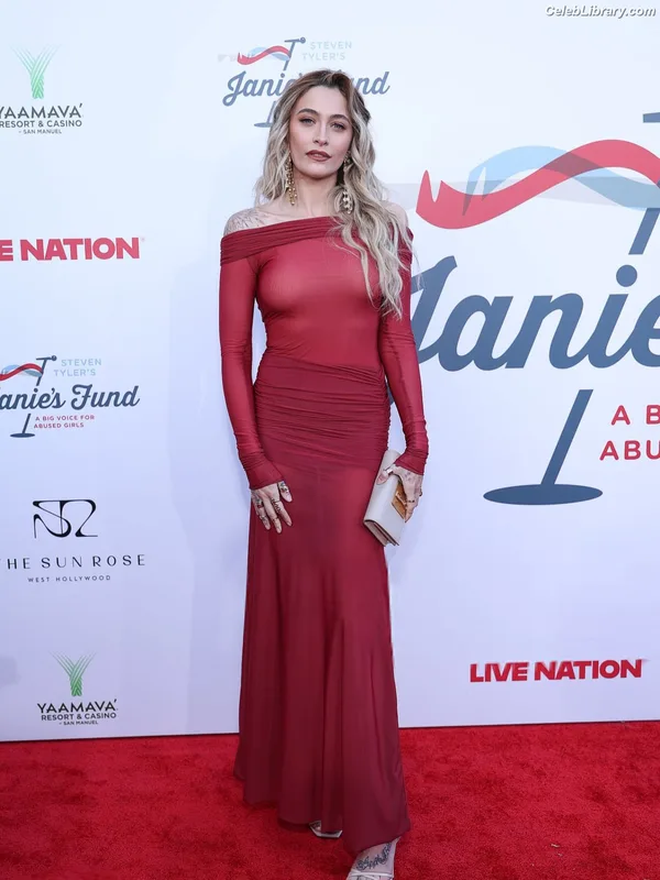 Paris Jackson photo 6 of 845