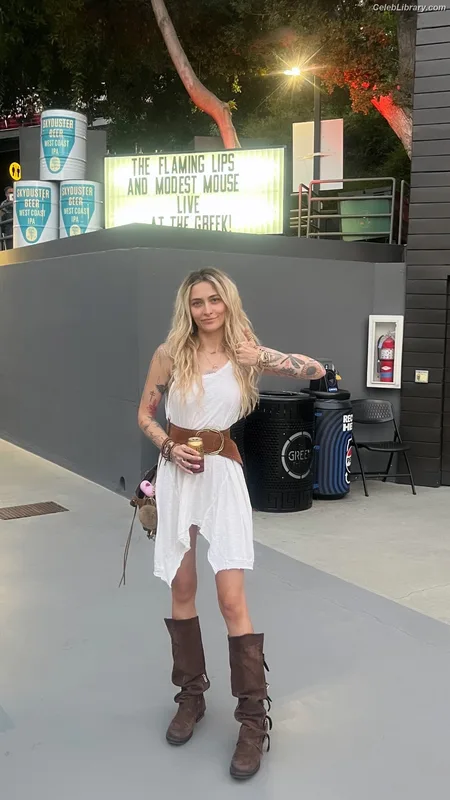 Paris Jackson photo 14 of 845