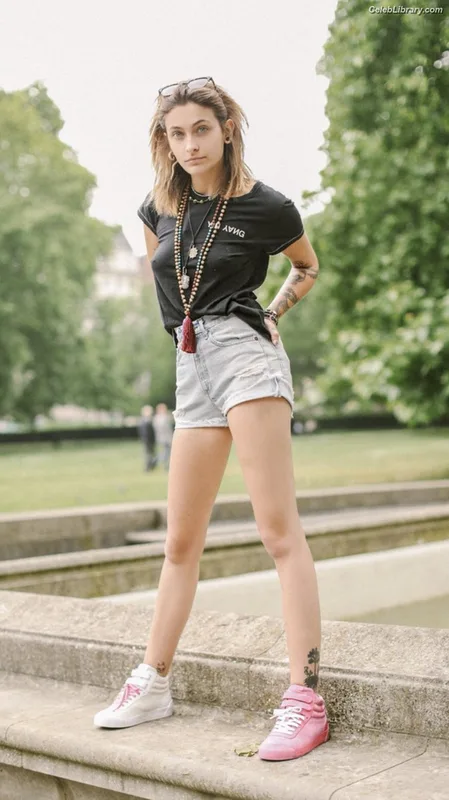Paris Jackson photo 15 of 845
