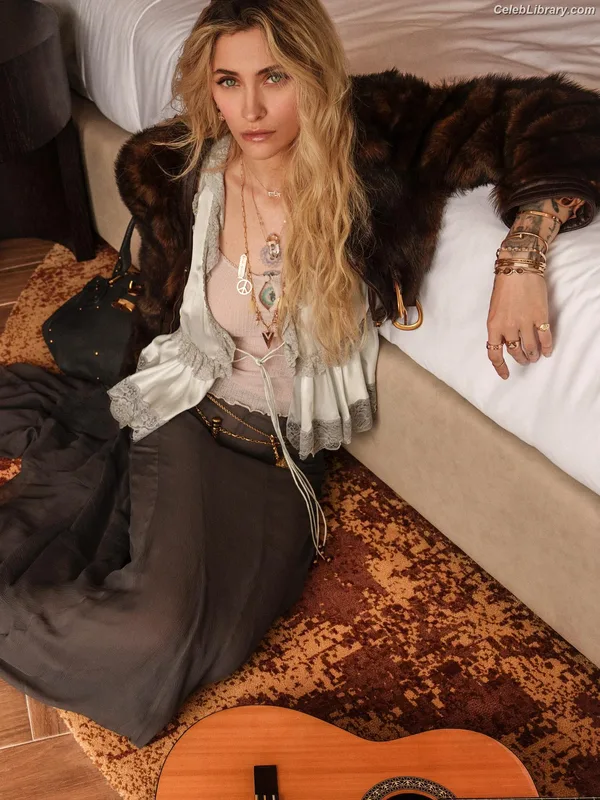 Paris Jackson photo 8 of 845