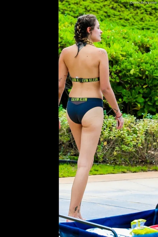 Paris Jackson photo 17 of 845