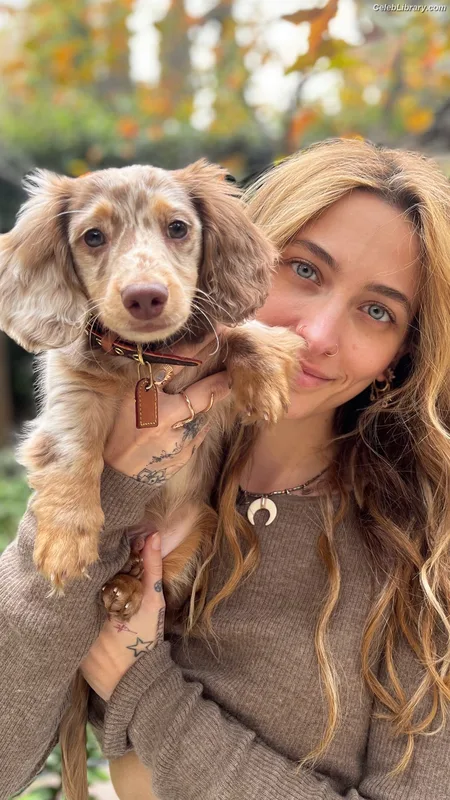 Paris Jackson photo 3 of 845