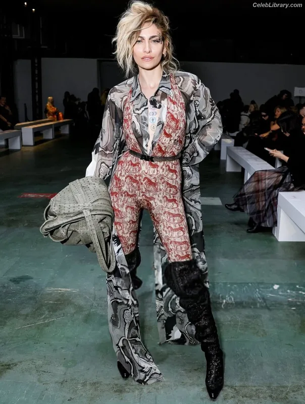 Paris Jackson photo 5 of 845