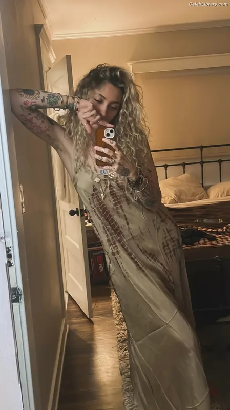 Paris Jackson photo 11 of 845