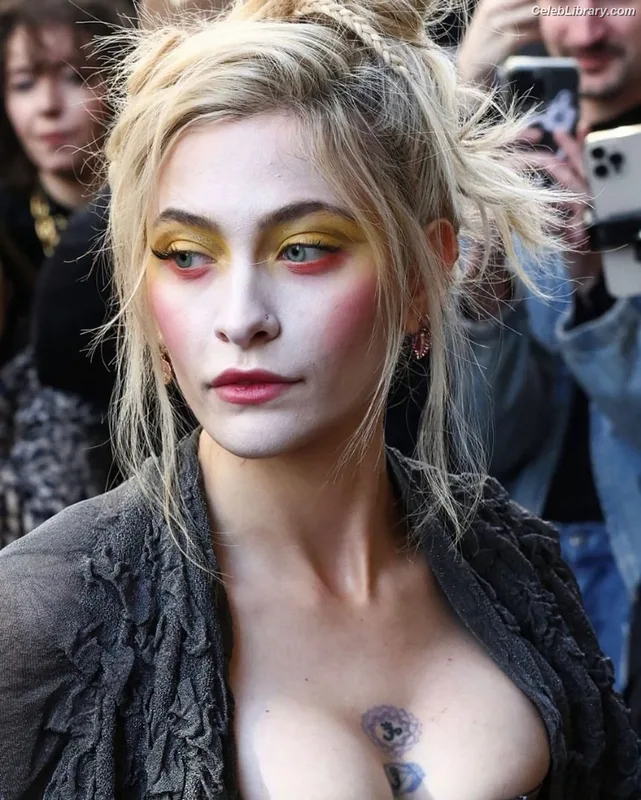 Paris Jackson photo 18 of 845