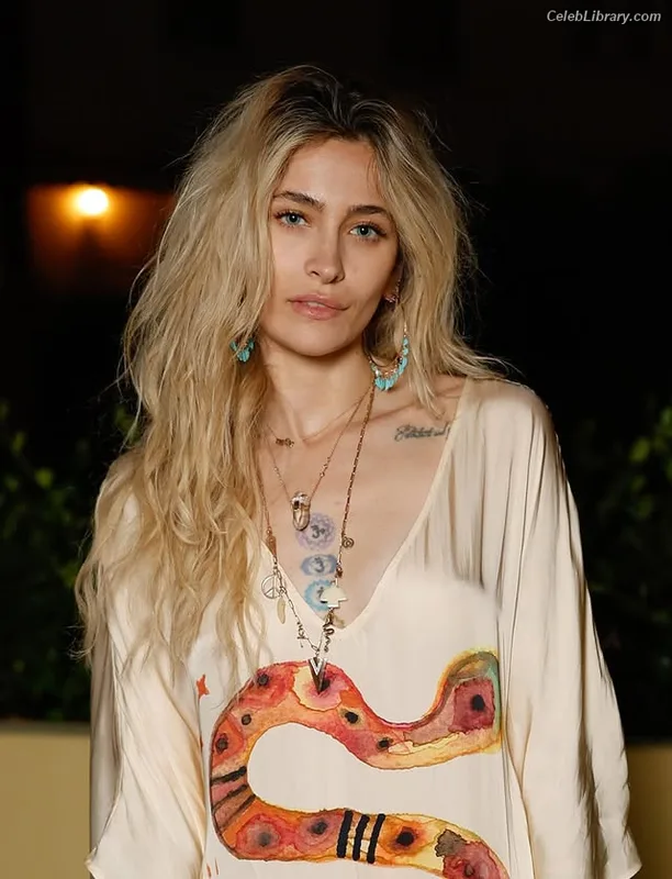 Paris Jackson photo 18 of 845