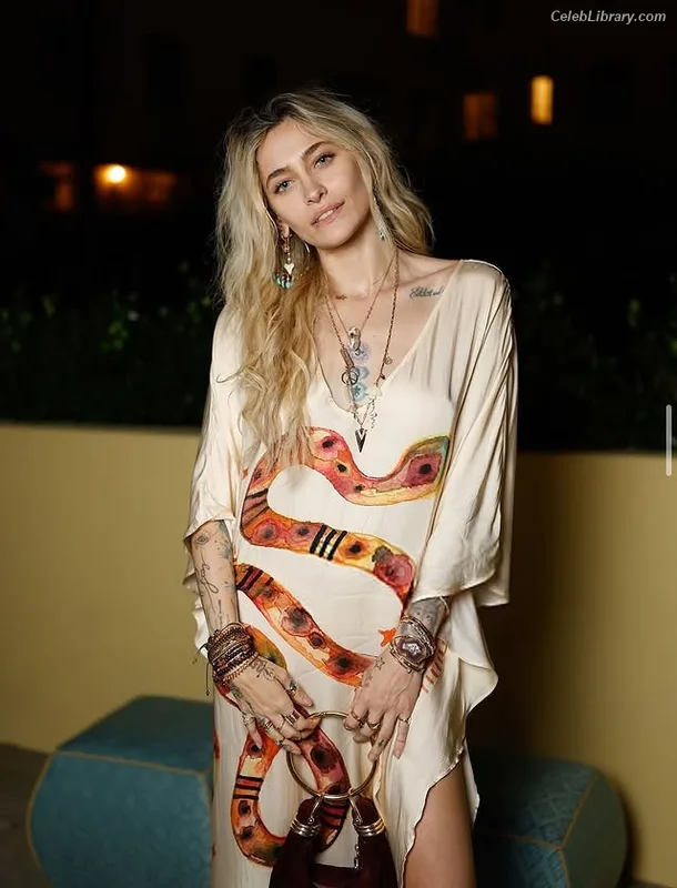 Paris Jackson photo 19 of 845