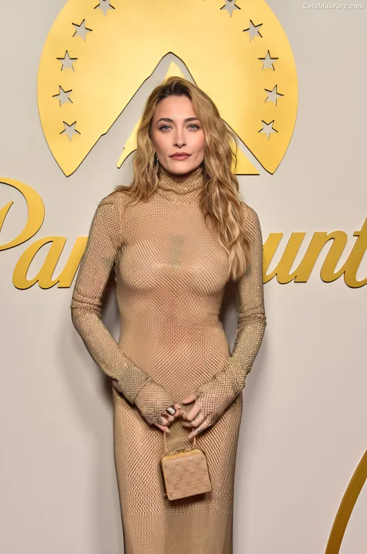 Paris Jackson photo 1 of 845