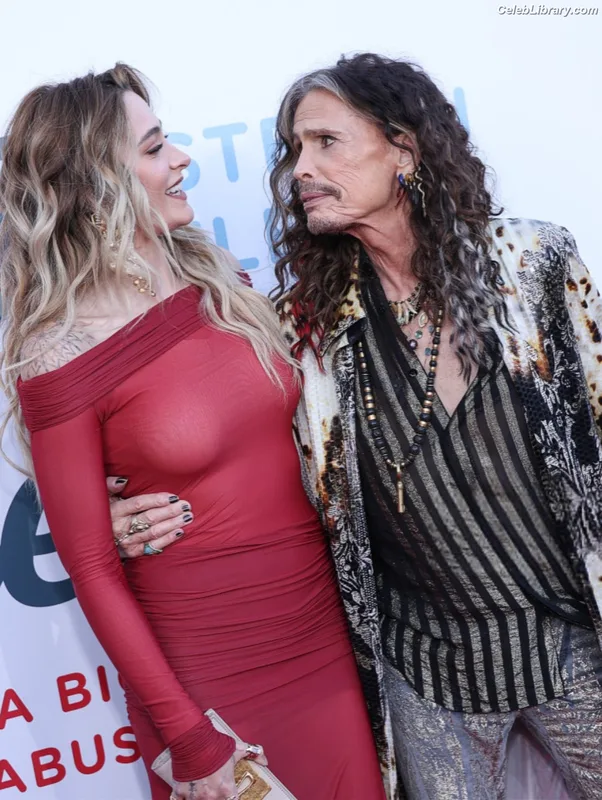 Paris Jackson photo 7 of 845