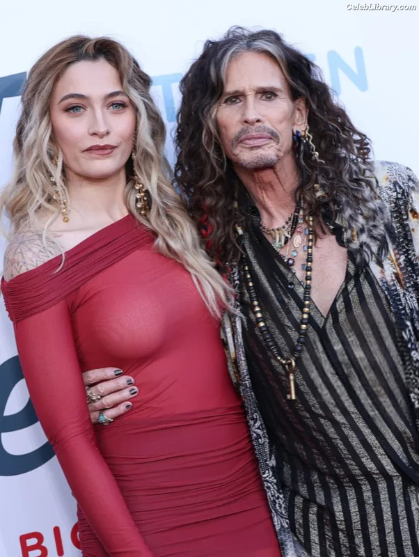 Paris Jackson photo 20 of 845