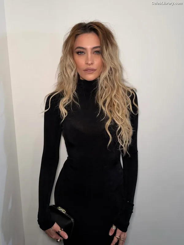 Paris Jackson photo 3 of 845