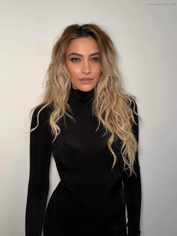 Paris Jackson photo 4 of 845