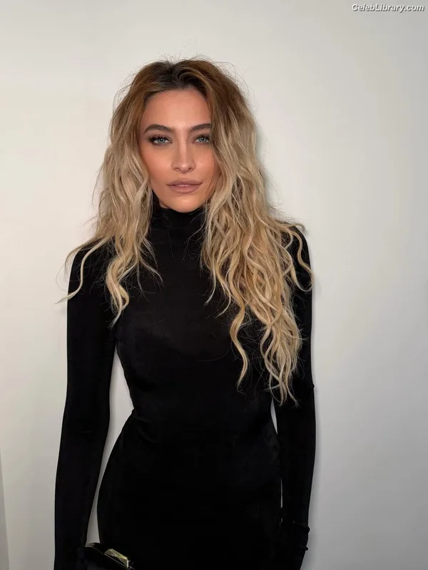 Paris Jackson photo 5 of 845