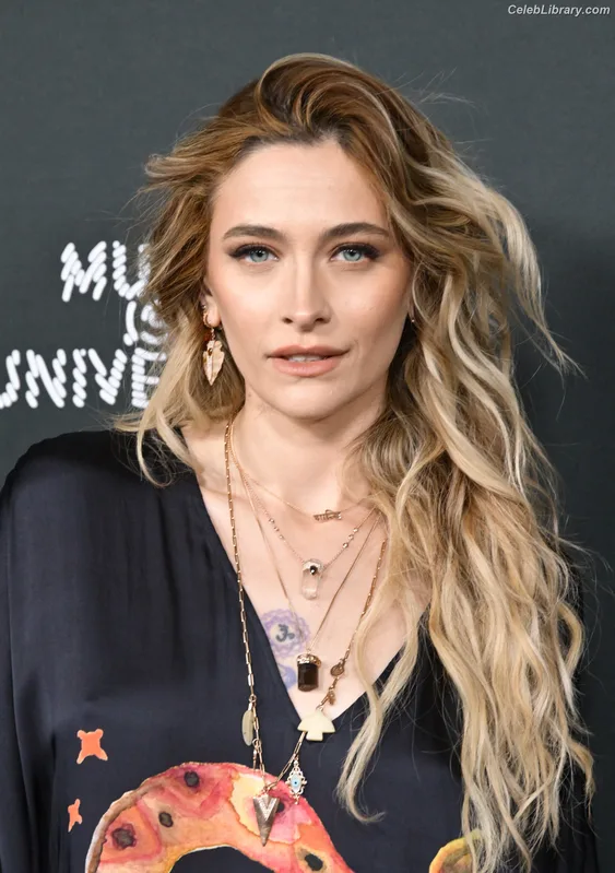 Paris Jackson photo 16 of 845