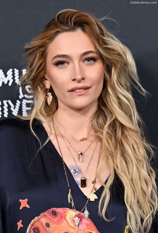 Paris Jackson photo 7 of 845