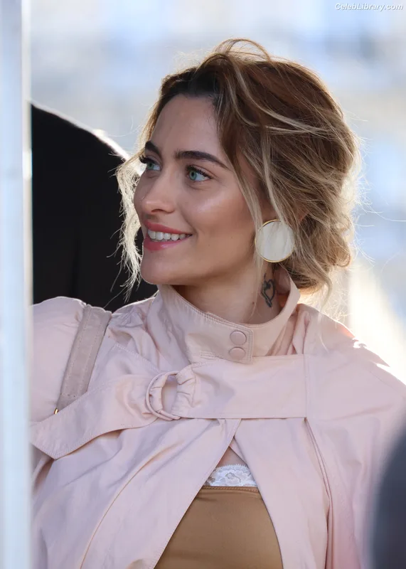 Paris Jackson photo 16 of 845
